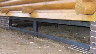 Заказать цоколь на винтовых сваях в Уссурийске. Бетонные сваи - установка под ключ от 2333 руб